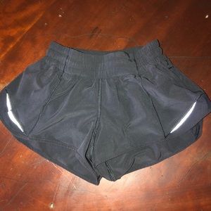 Lululemon Hotty Hot shorts 2.5”